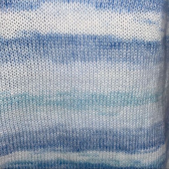 GAP NWT oversized blue & white sweater size small - Picture 5 of 7